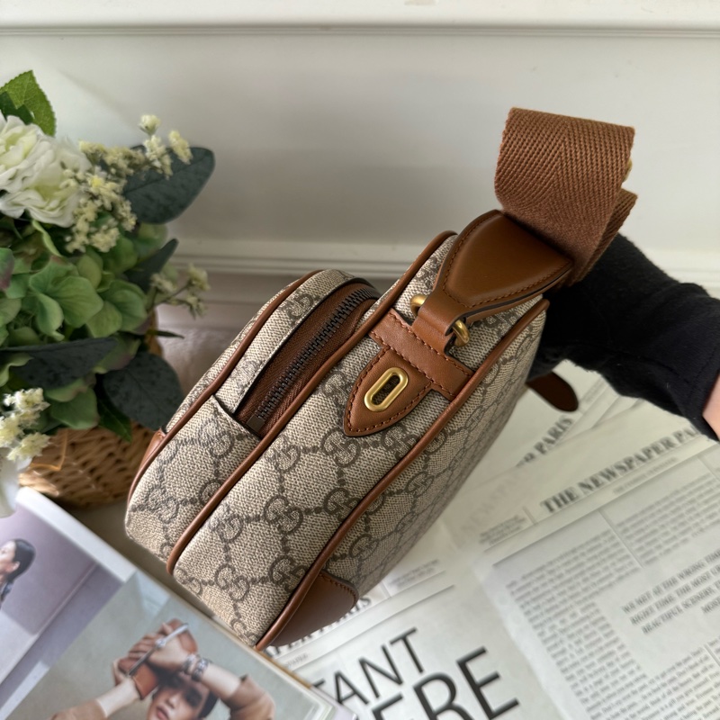 GG Emblem 中款前口袋拉鍊斜背包(烏木/深棕色)-4