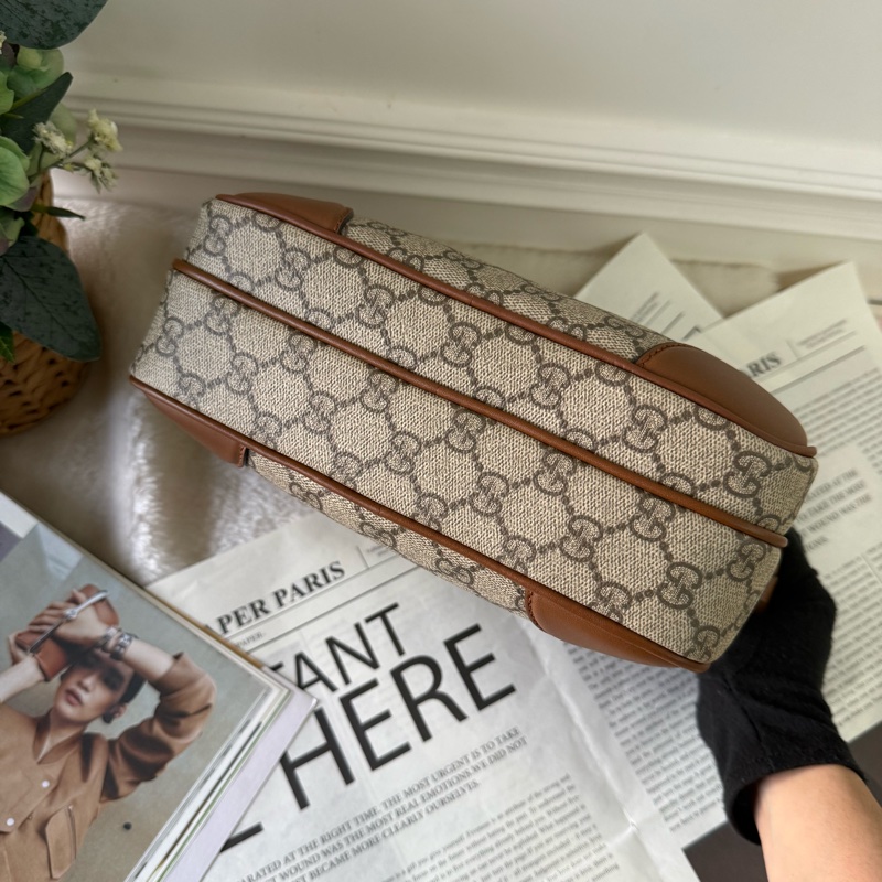 GG Emblem 中款前口袋拉鍊斜背包(烏木/深棕色)-5