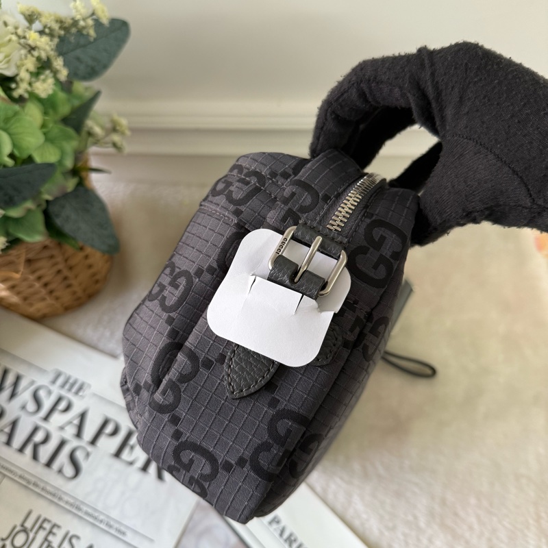 GG Logo 前口袋中款尼龍拉鍊斜背包(灰色)-4