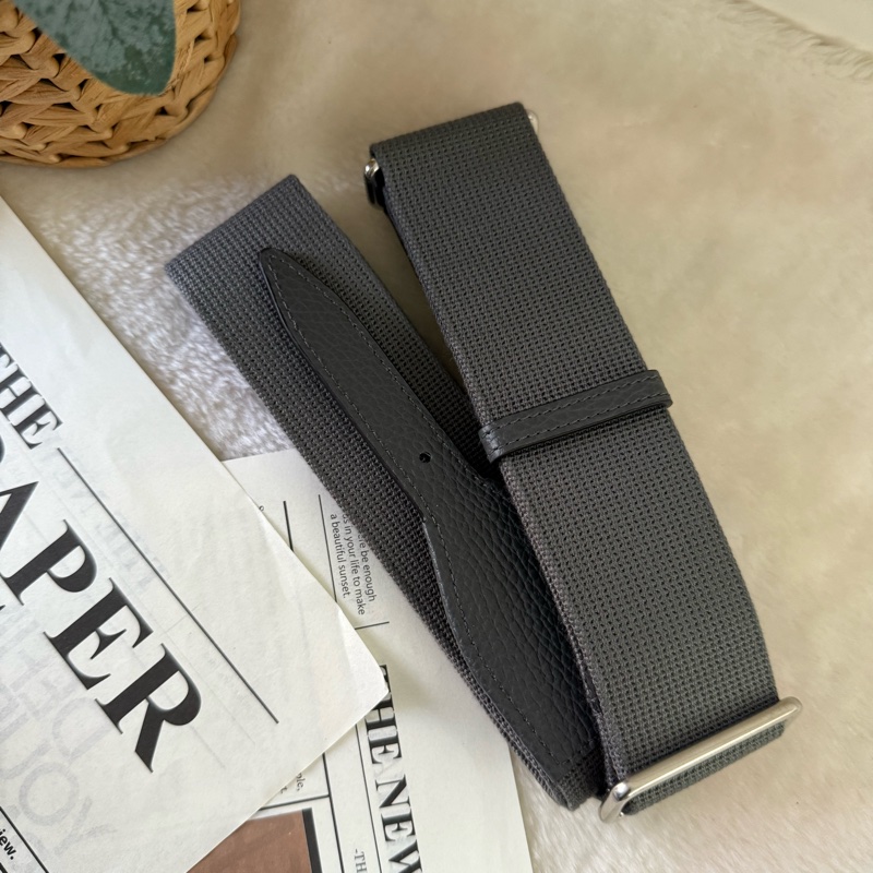 GG Logo 前口袋中款尼龍拉鍊斜背包(灰色)-8