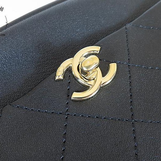 【巴黎站二手名牌專賣店】＊現貨＊CHANEL香奈兒真品＊黑色菱格紋小牛皮金雙C前口袋相機包-4