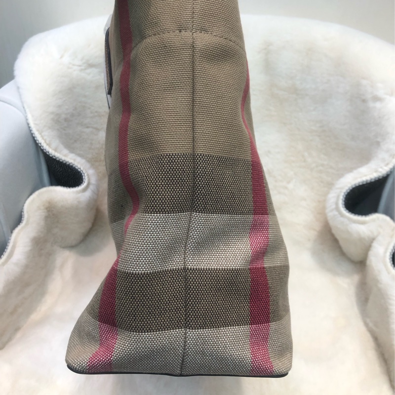 Burberry啡白麻布大Tote XC007-3