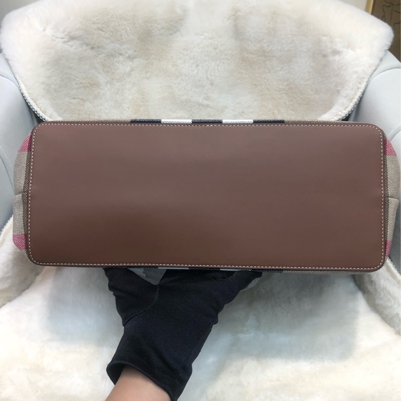 Burberry啡白麻布大Tote XC007-4