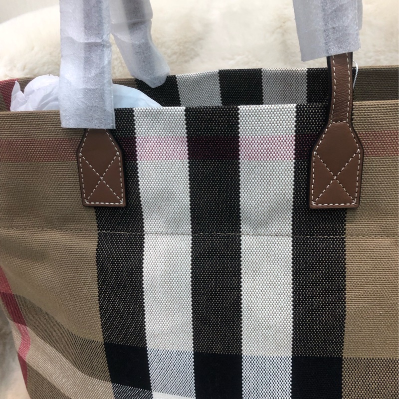 Burberry啡白麻布大Tote XC007-6