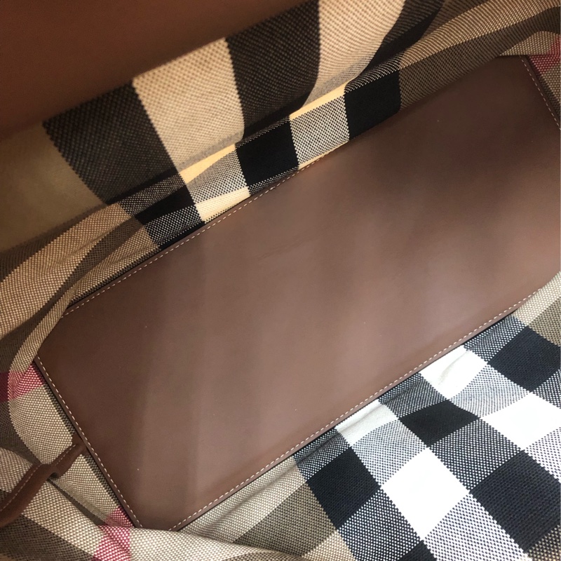 Burberry啡白麻布大Tote XC007-13
