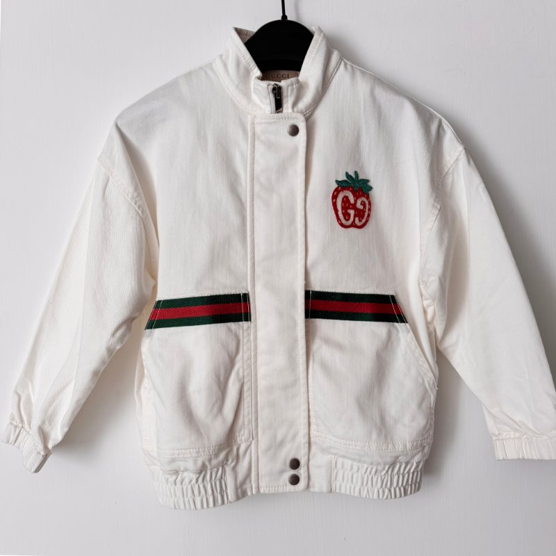 ::GUCCI::  童裝6號 經典藍綠織帶草莓刺繡 白色拉鍊夾克-0