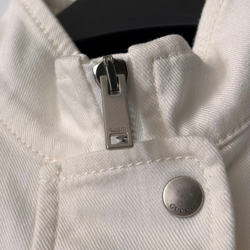 ::GUCCI::  童裝6號 經典藍綠織帶草莓刺繡 白色拉鍊夾克-4