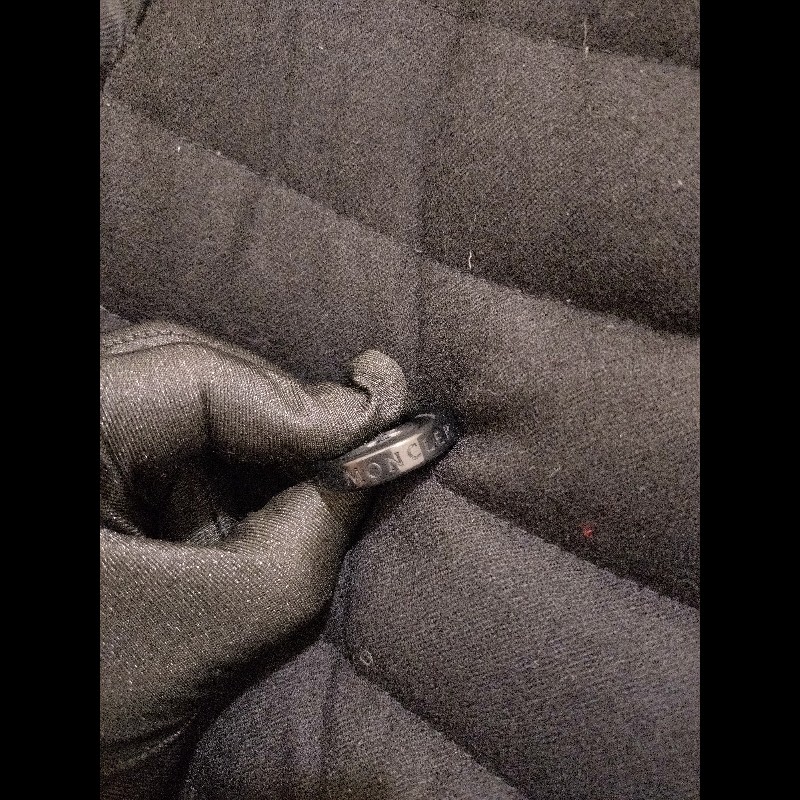 Moncler 黑色羽絨橫格拚羊毛料外套-10