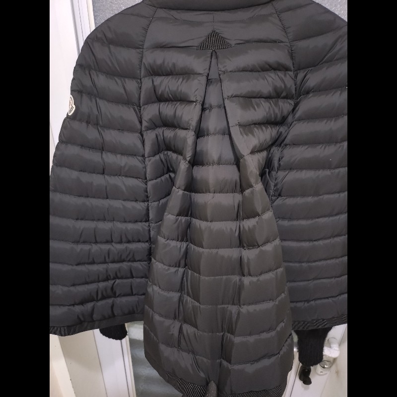 Moncler 黑色羽絨橫格拚羊毛料外套-16