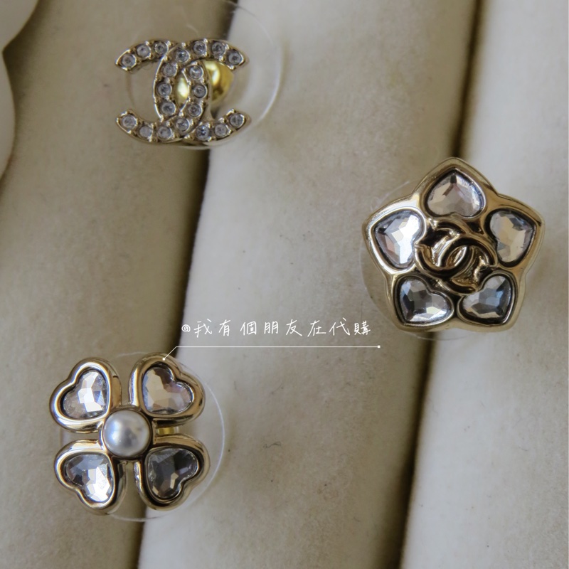 《我有個朋友在代購》香奈兒迷你耳環三件組-0