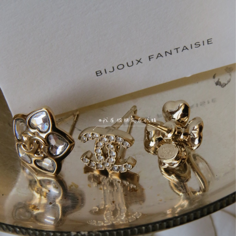 《我有個朋友在代購》香奈兒迷你耳環三件組-5