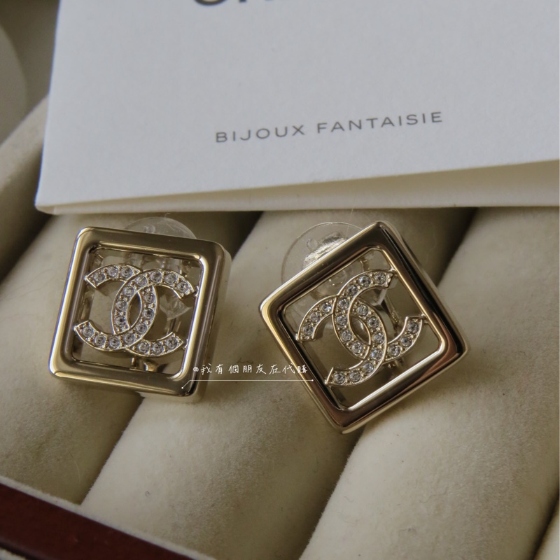 《我有個朋友在代購》香奈兒26C方形耳夾-3