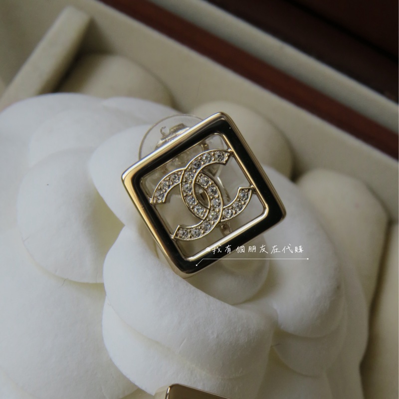 《我有個朋友在代購》香奈兒26C方形耳夾-4