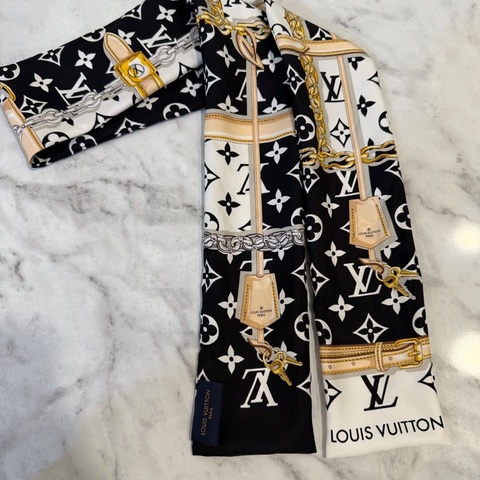 LV 黑白底鏈條樣式Confidential長條絲巾M78656