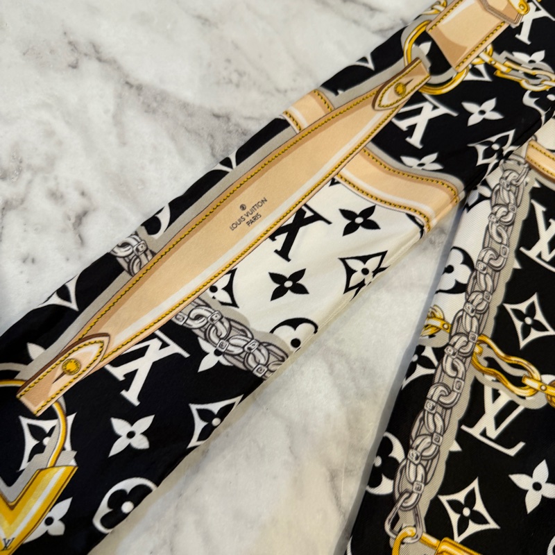 LV 黑白底鏈條樣式Confidential長條絲巾M78656-7