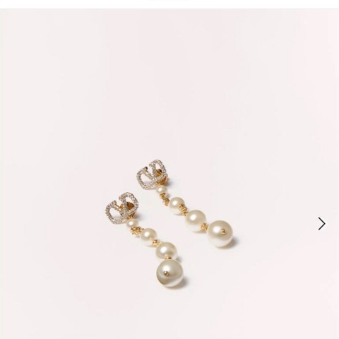valentino 精品 珍珠 銀耳環 適合晚宴、婚禮，頒獎典禮（只有試戴）原價近3萬 可小議價