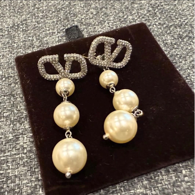 valentino 精品 珍珠 銀耳環 適合晚宴、婚禮，頒獎典禮（只有試戴）原價近3萬 可小議價-5