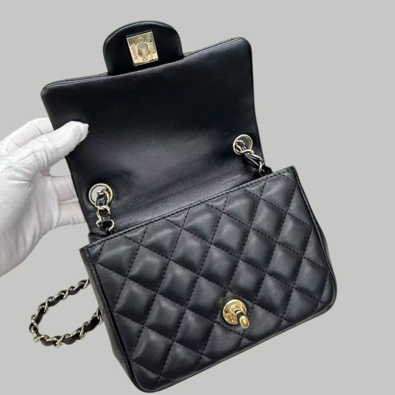 Chanel Lambskin square 羊皮金扣-4