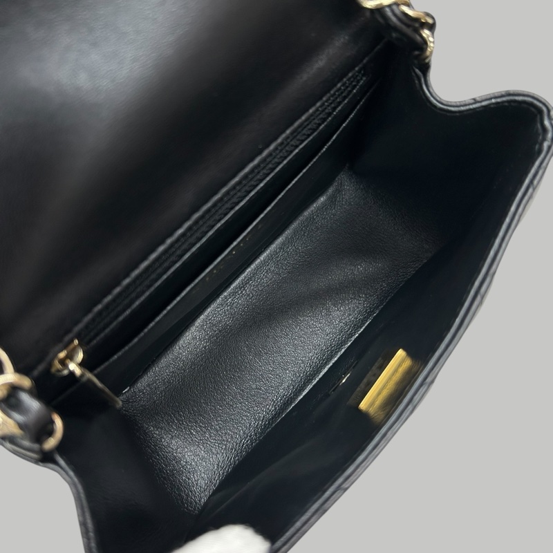 Chanel Lambskin square 羊皮金扣-5