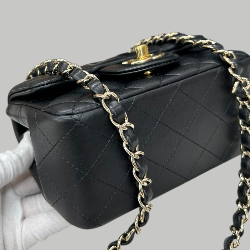 Chanel Lambskin square 羊皮金扣-6