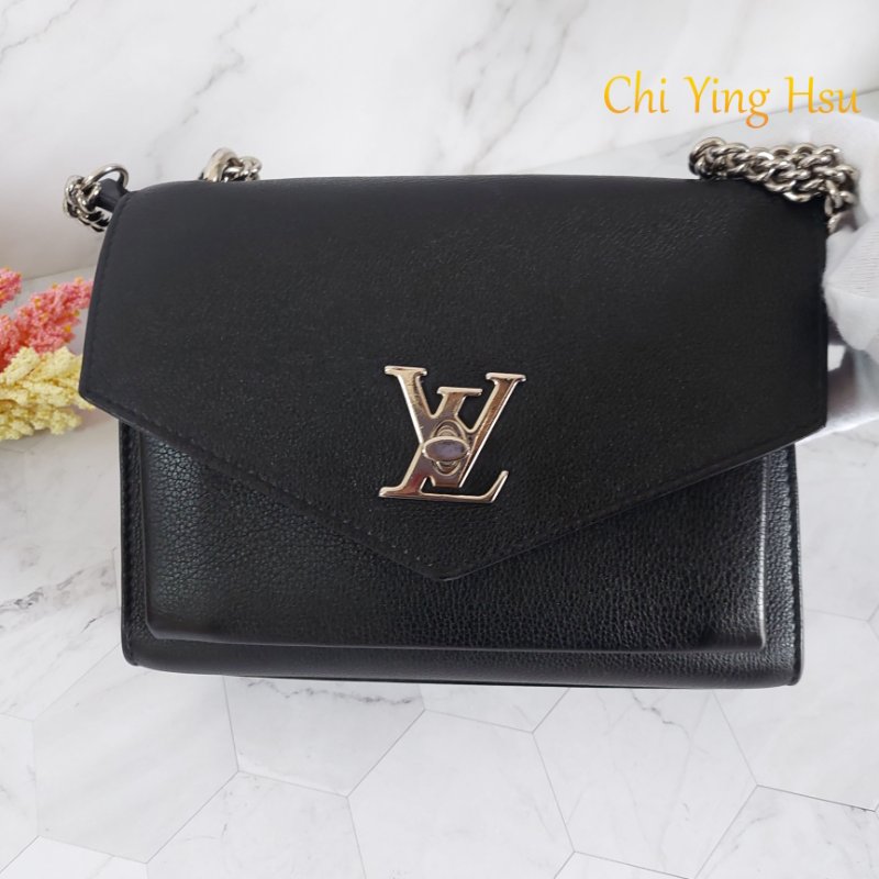 LV M51418 MYLOCKME 質感小牛皮肩斜背翻蓋銀鍊包(黑)郵差包.斜背包 肩背包-17