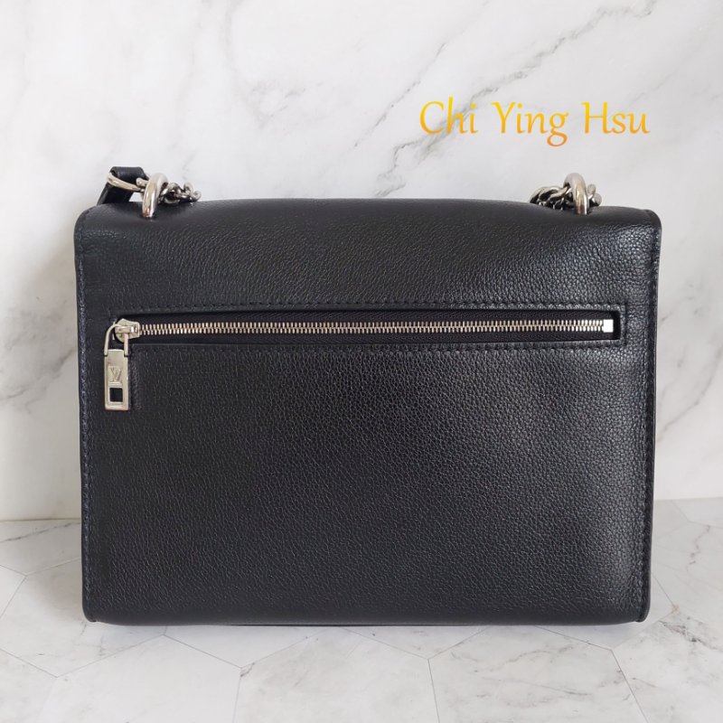 LV M51418 MYLOCKME 質感小牛皮肩斜背翻蓋銀鍊包(黑)郵差包.斜背包 肩背包-24