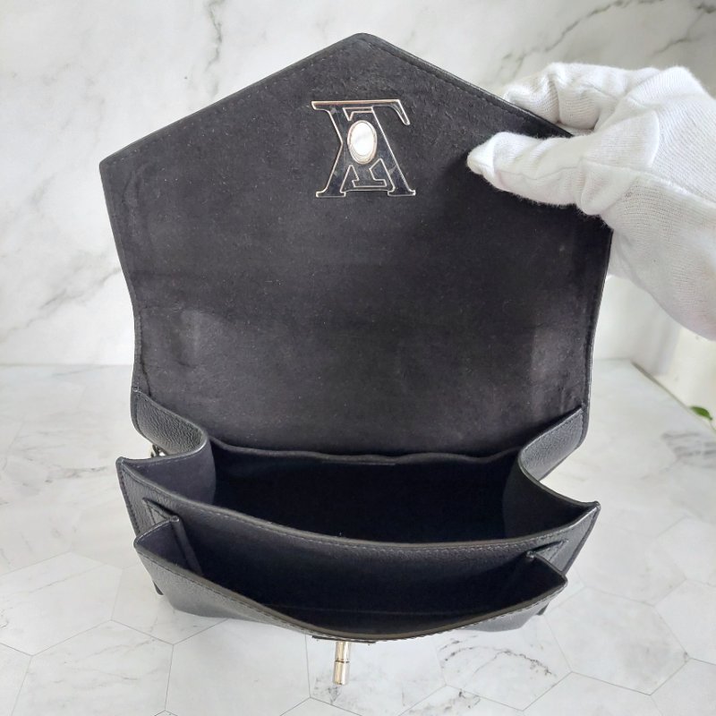 LV M51418 MYLOCKME 質感小牛皮肩斜背翻蓋銀鍊包(黑)郵差包.斜背包 肩背包-42