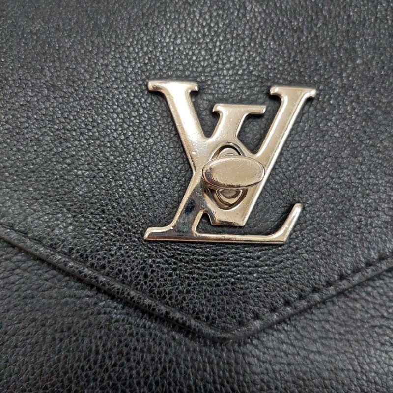 LV M51418 MYLOCKME 質感小牛皮肩斜背翻蓋銀鍊包(黑)郵差包.斜背包 肩背包-49