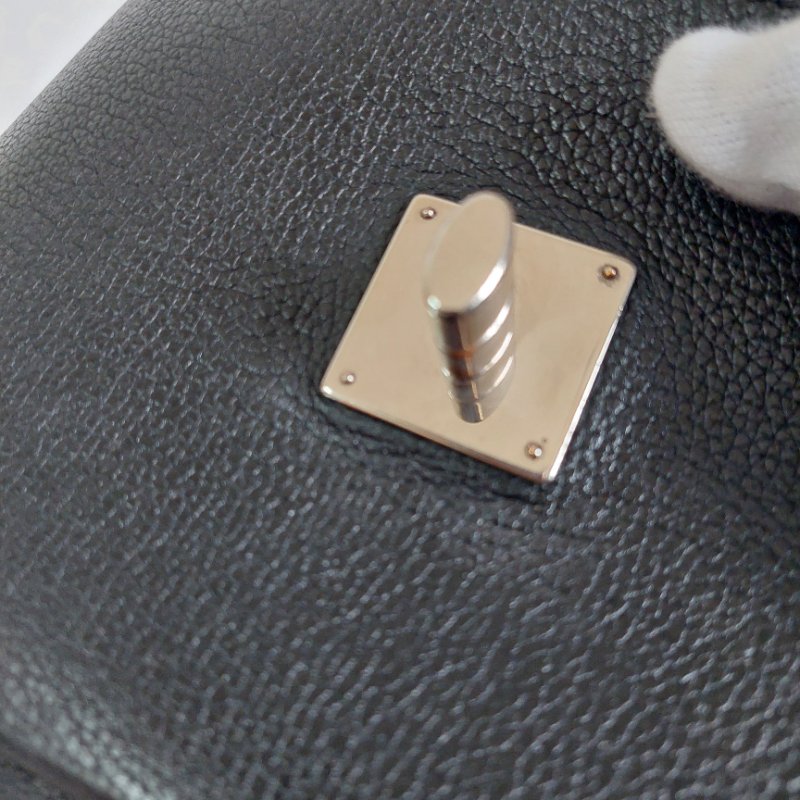 LV M51418 MYLOCKME 質感小牛皮肩斜背翻蓋銀鍊包(黑)郵差包.斜背包 肩背包-50