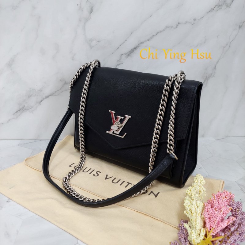 LV M51418 MYLOCKME 質感小牛皮肩斜背翻蓋銀鍊包(黑)郵差包.斜背包 肩背包-60