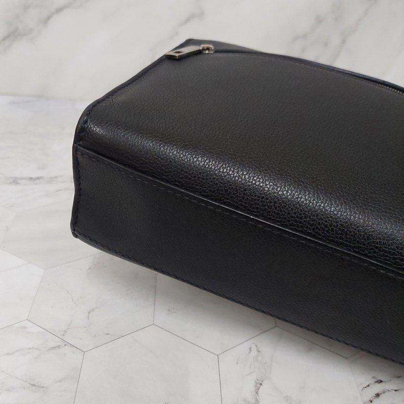 LV M51418 MYLOCKME 質感小牛皮肩斜背翻蓋銀鍊包(黑)郵差包.斜背包 肩背包-74