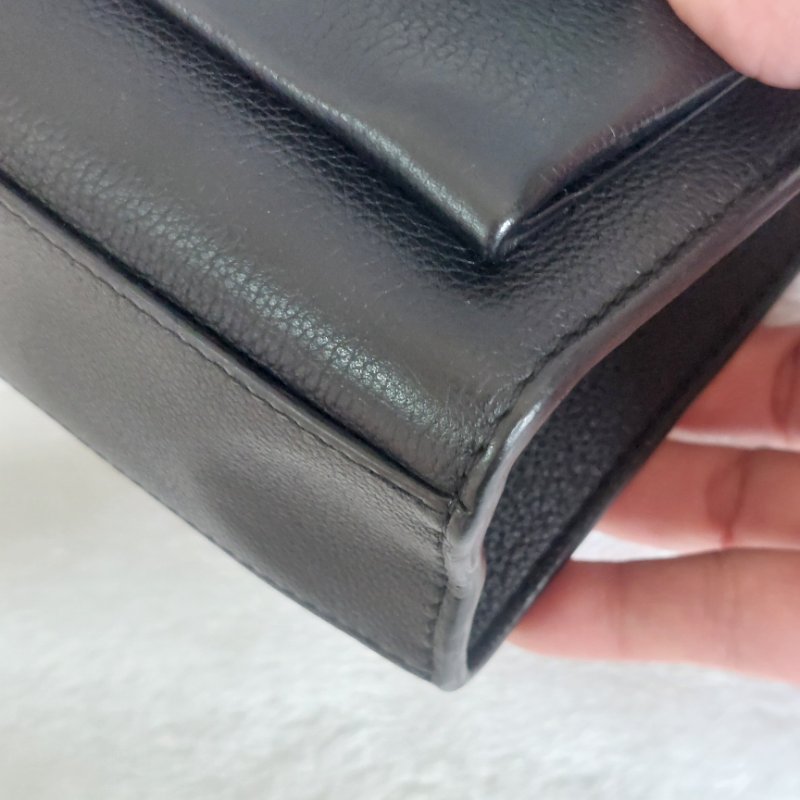 LV M51418 MYLOCKME 質感小牛皮肩斜背翻蓋銀鍊包(黑)郵差包.斜背包 肩背包-78