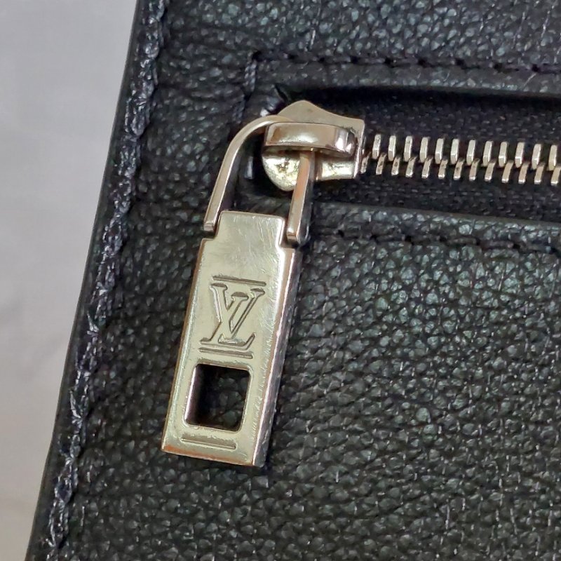 LV M51418 MYLOCKME 質感小牛皮肩斜背翻蓋銀鍊包(黑)郵差包.斜背包 肩背包-85