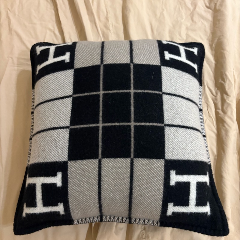 （近全新）Hermes 愛馬仕 Avalon抱枕-1