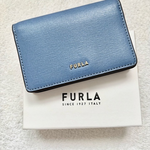 【近全新品】FURLA 淺藍色卡夾｜簡約質感｜9.99成新｜義大利精品配件