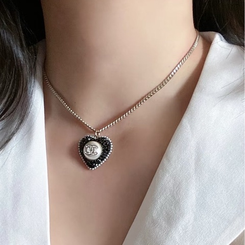 Chanel香奈兒 桃心黑白水鑽項鍊