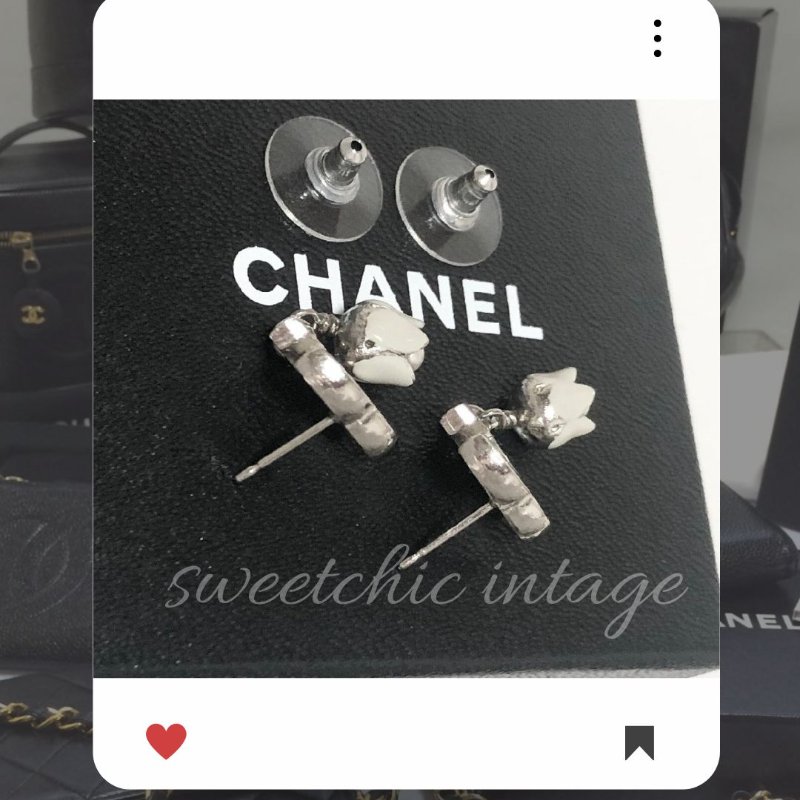 🛍️🎁 雙12🔥 12月新品上架 聖誕節🎄💖 新款 香奈兒 Chanel 銀色 雙CC 鬱金香小花朵耳環 🔥 香奈兒熱賣款 香奈兒經典款 耳環 CHANEL EARRING-5