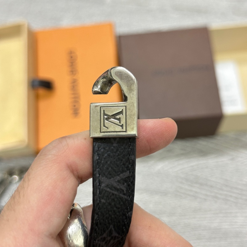 Louis vuttion  手環 手鍊 LV皮革 壓印 老花-4
