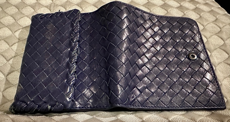 Bottega Veneta短夾-近8成新保證正品 !換新皮包所以偏宜販售!藍紫色中性款!無瑕疵!只有皮夾無其他配件!-12