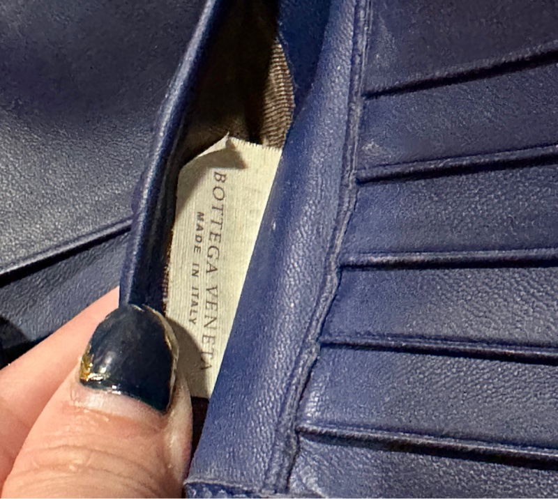 Bottega Veneta短夾-近8成新保證正品 !換新皮包所以偏宜販售!藍紫色中性款!無瑕疵!只有皮夾無其他配件!-23