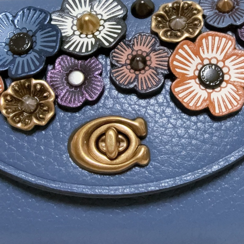 《特殊款此平台只有這一個》Coach立體山茶花零錢包 卡包-1