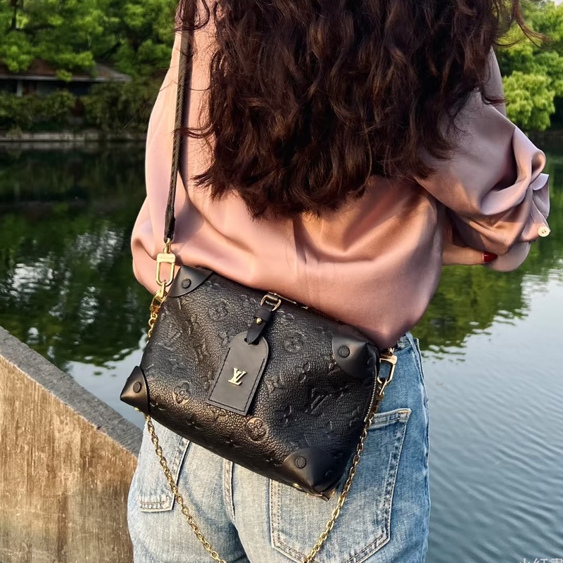 🈶購證99新🆕人見人愛款😻Lv黑金全皮壓紋八角軟盒子單肩斜挎包-5