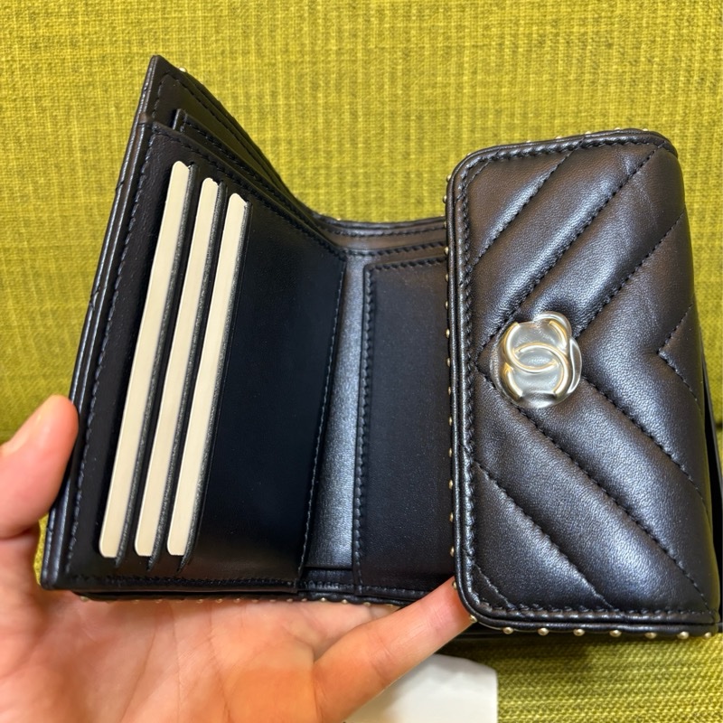 Chanel深藍色三折短夾-2