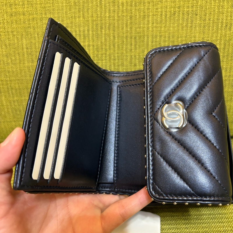 Chanel深藍色三折短夾-12