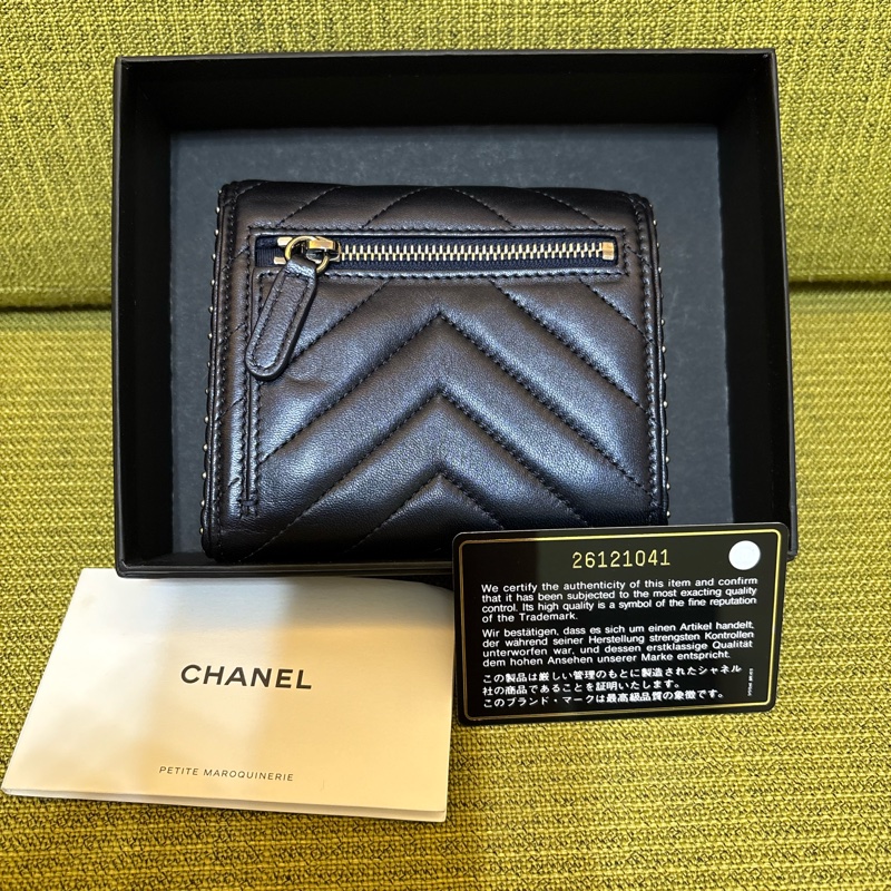 Chanel深藍色三折短夾-15