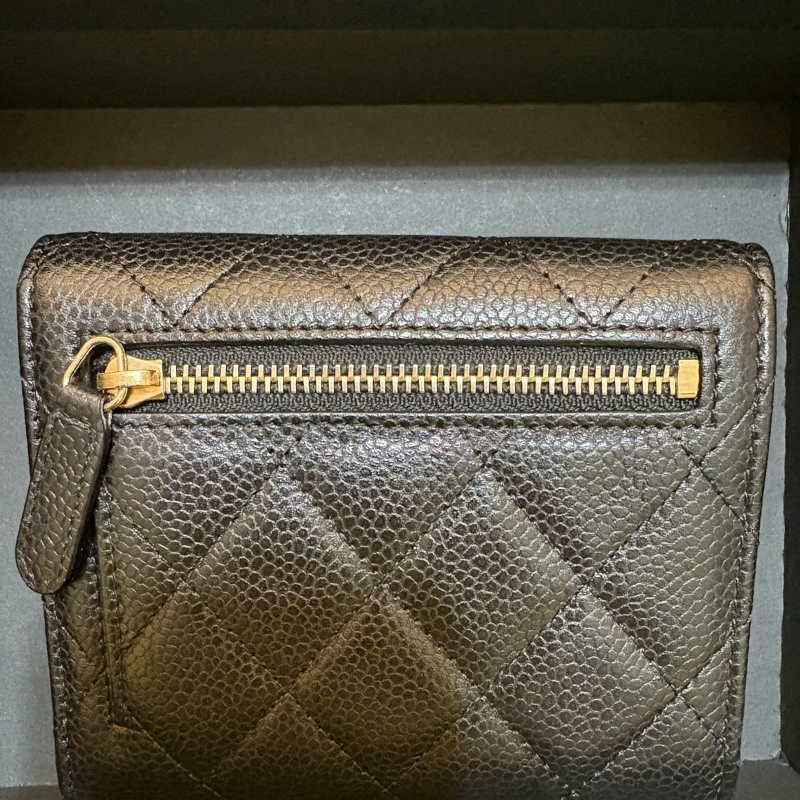 Chanel黑色荔枝皮經典短夾-14