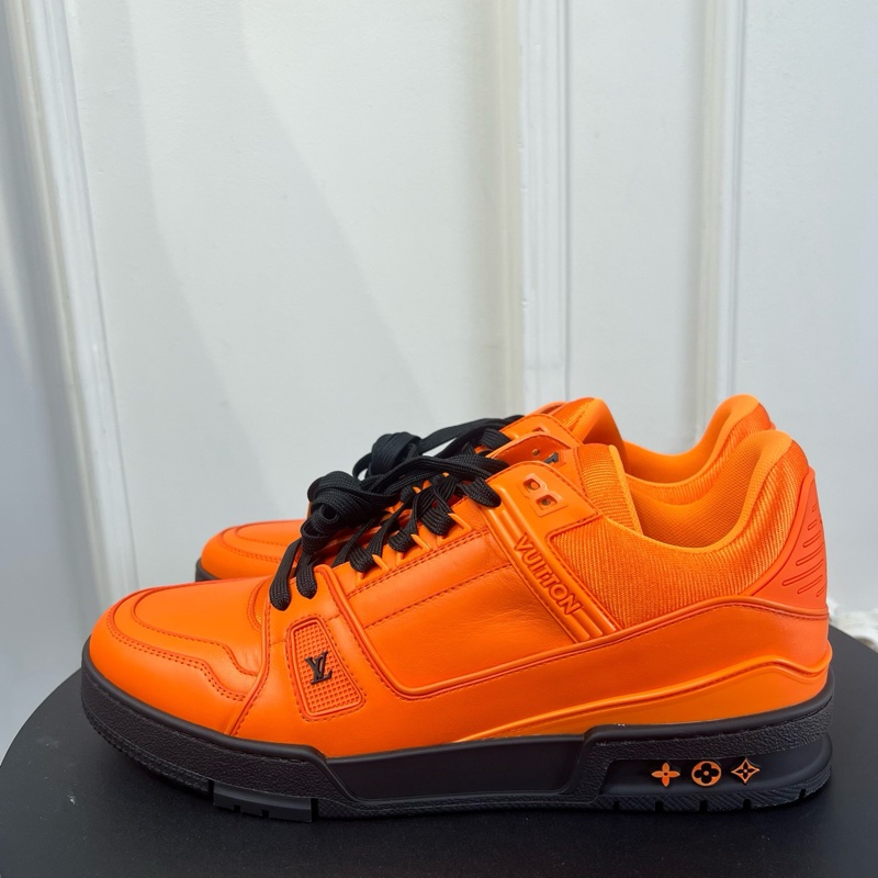 Lv trainer 橙色 未使用過 有備用鞋帶 8碼42-2