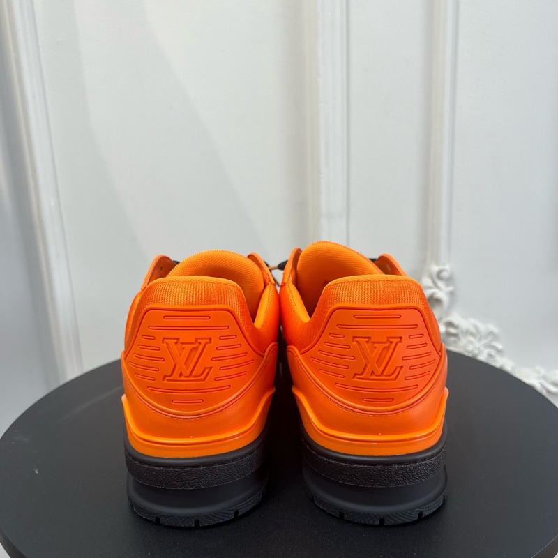 Lv trainer 橙色 未使用過 有備用鞋帶 8碼42-3