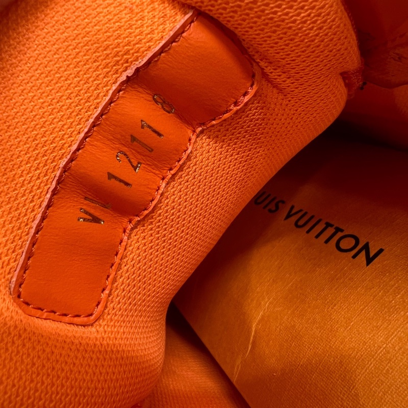 Lv trainer 橙色 未使用過 有備用鞋帶 8碼42-5