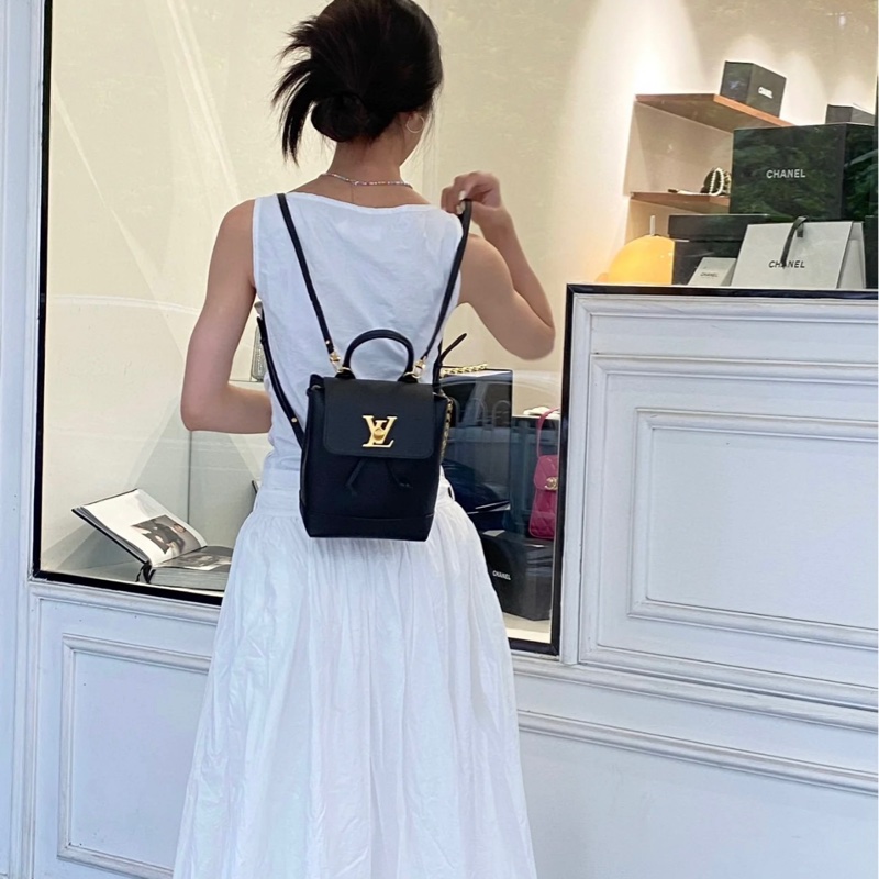 LV lockme系列 黑銀 mini雙肩包 98新 尺寸約16*19*10。-9